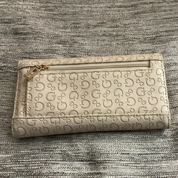 GUESS Wallet - Picture 3 of 5